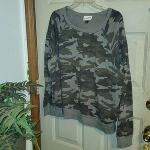 Camo sweater xl